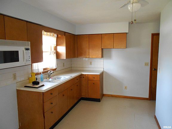 3rd image of 755 W Adams St