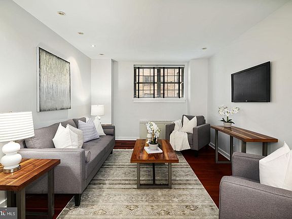 2nd image of 219-29 S 18th St #1121