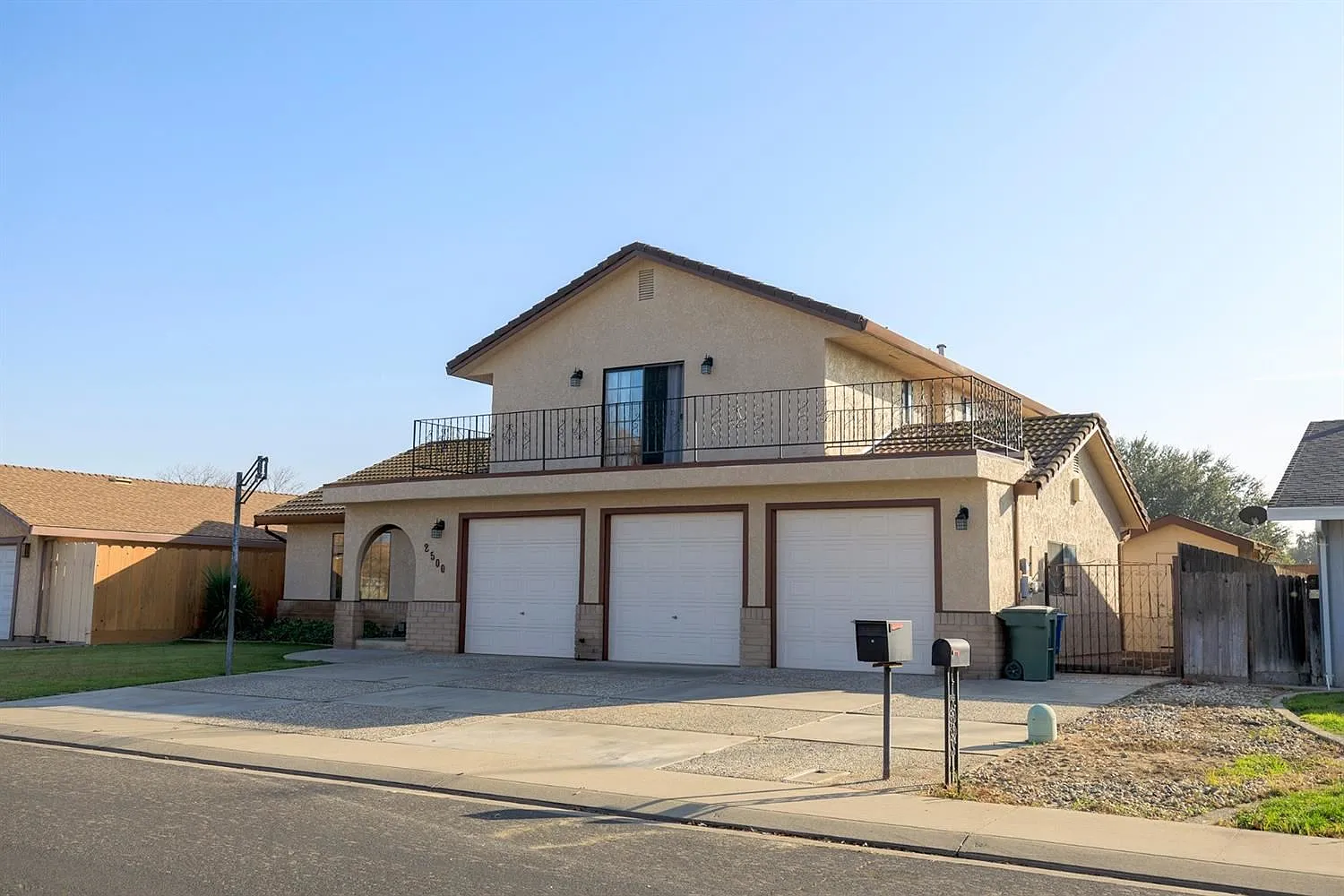 2500 Lavon Ln photo 1
