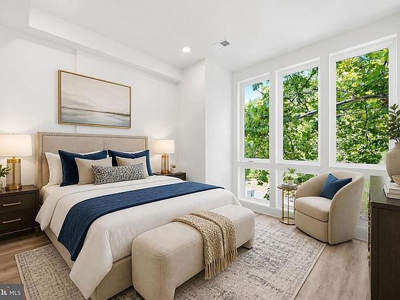 4th image of 2105 M St NE #8