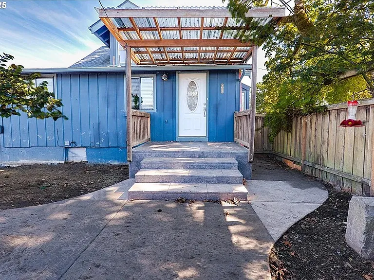 1021 Deal St — Photo 25