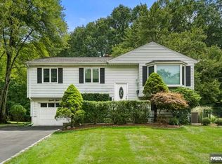 93 Carlson Ct, Closter, NJ 07624