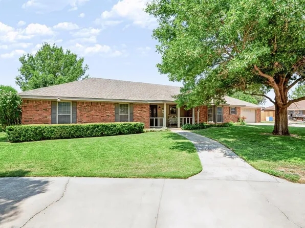 1701 Caddo Cir, Dalhart, TX 79022
