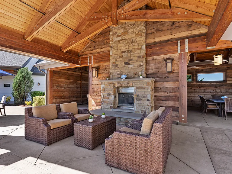 Four Lakes Apartment Homes — Photo 9