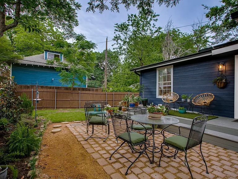 216 N Waverly Dr — Photo 31