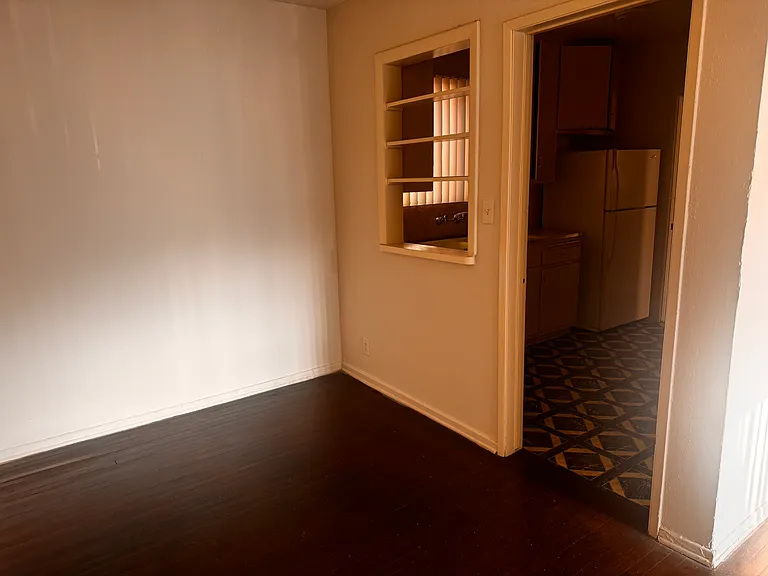 10943 Roebling Ave #1 — Photo 5