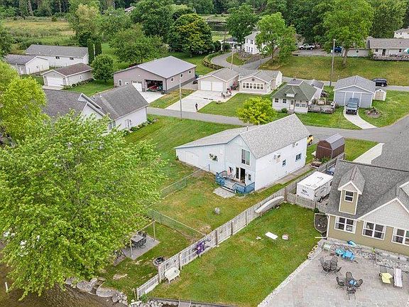 5th image of 301 Lakeside Dr