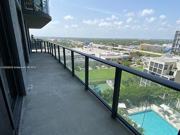 3rd image of 121 NE 34th St #1615