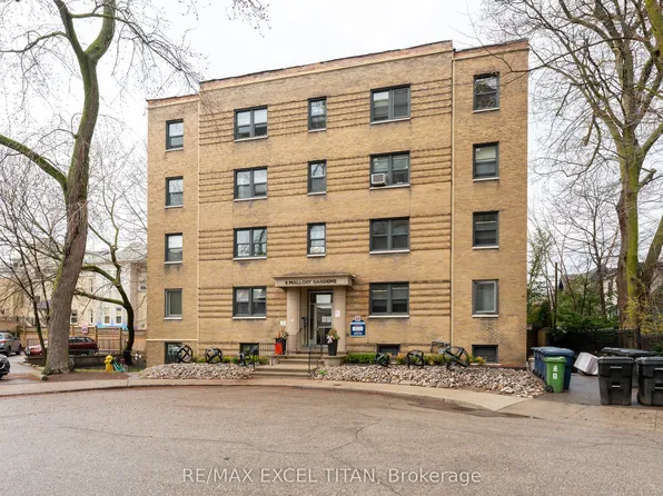 8 Mallory Gdns #35, Toronto, ON M4V 2A8