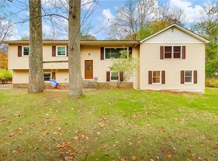 6 Tulip Ln, Suffern, NY 10901