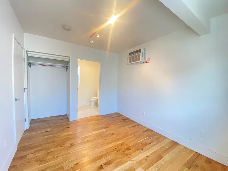 4512 Willowbrook Ave #4512.5 — Photo 4