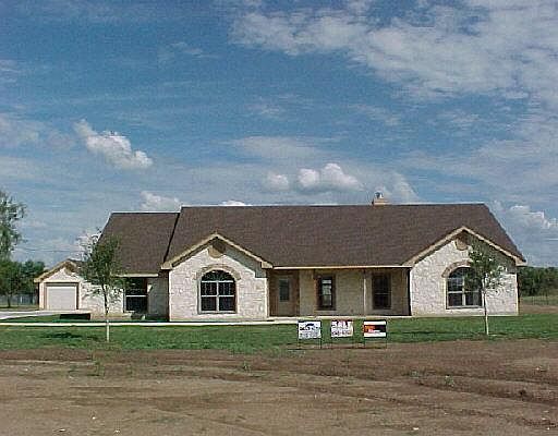 1st image of 1570 FM 1516