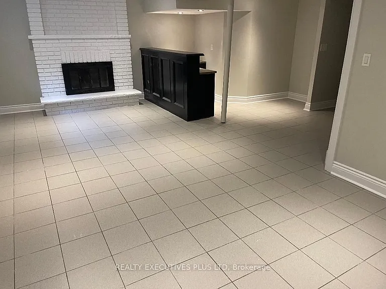 97 Ashford Ct — Photo 9