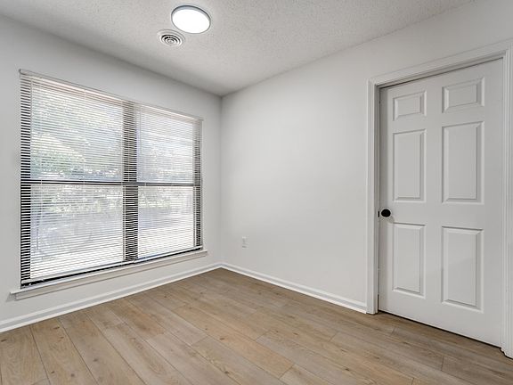 5th image of 5718 Fox Bend Ave