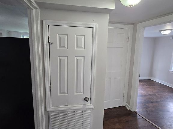 5th image of 3706 Montgomery St
