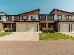 414 Highlands Blvd W #4, Lethbridge, AB T1J5K5
