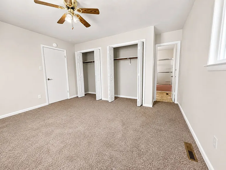 501 S 6th St — Photo 11