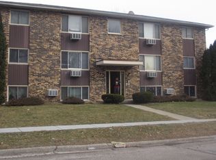 1572 Mark Ave APT 1R, Elgin, IL 60123