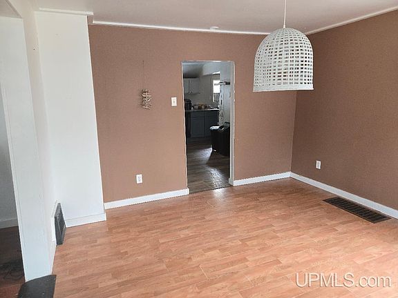 5th image of 439 Hecla St