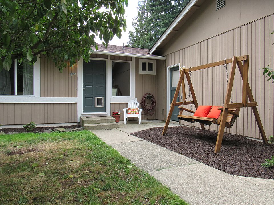 1st image of 586 NE Conifer Dr