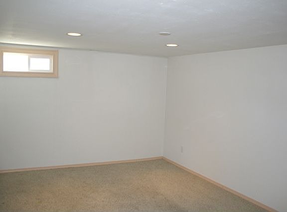 4th image of 2927 E Euclid Ave
