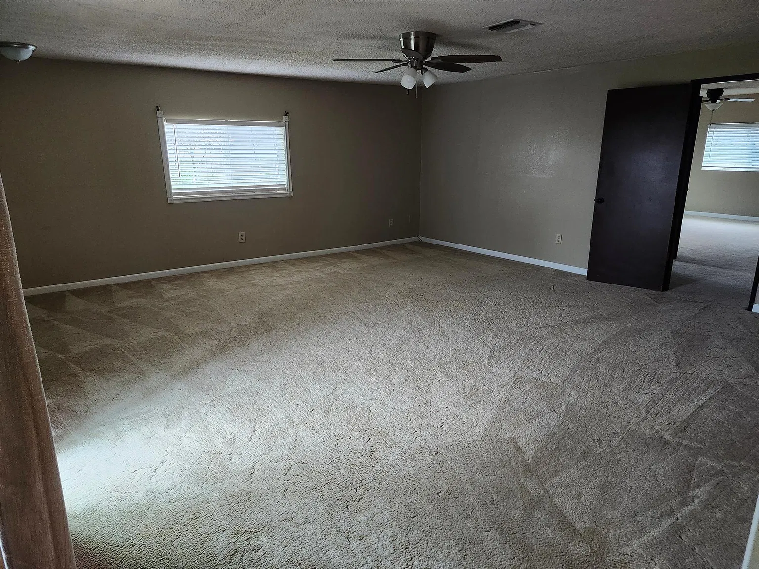 4 bed, 2366 sqft, $2,400 — Photo 3