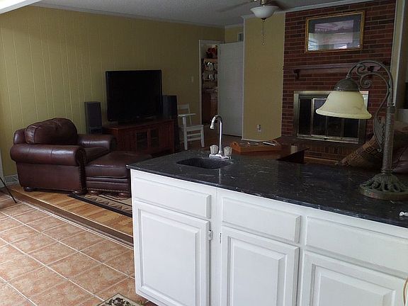3rd image of 5014 Forest Oaks Dr