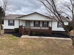 226 Saint Jordan Dr, Dandridge, TN 37725