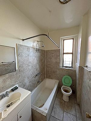 5th image of 3038 Wallace Ave #2G