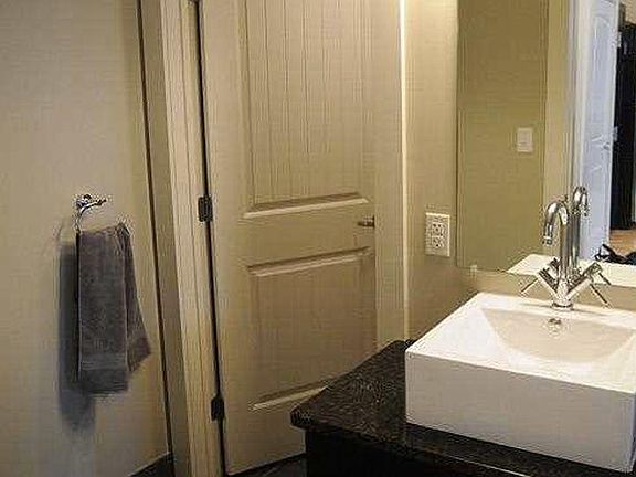 4th image of 180 Waterman Ave APT 409