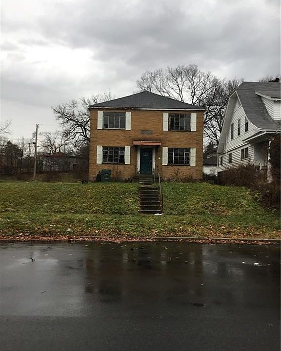 1st image of 1737 W Grand Ave