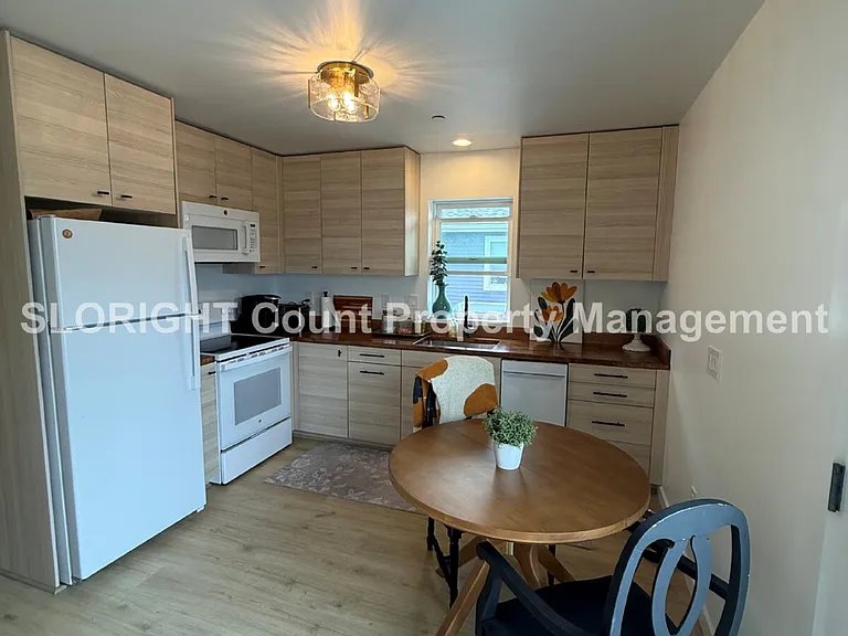 1156 Market Ave #A — Photo 3