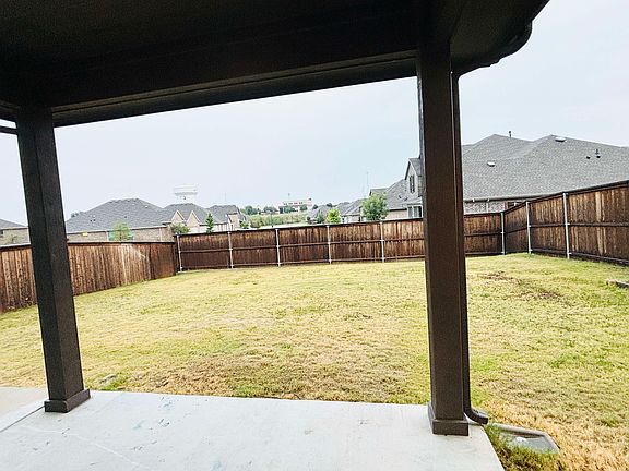 3rd image of 4732 Bluffview Dr