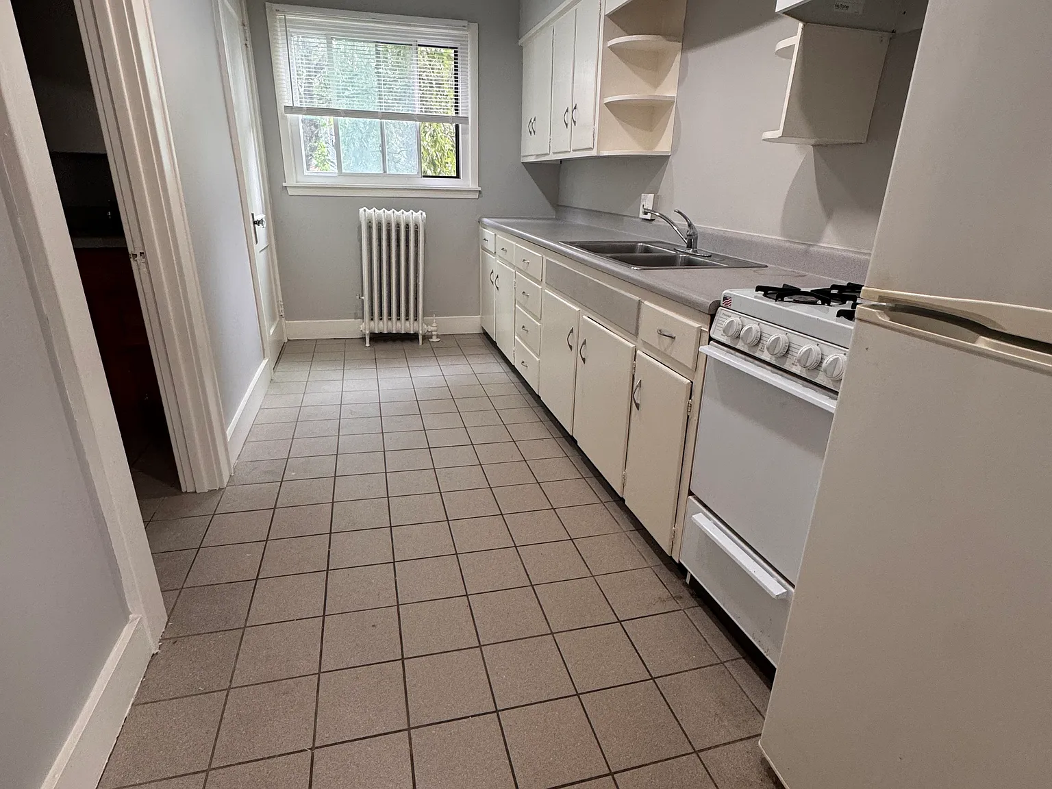 1 bed, 900 sqft, $1,100 — Photo 4