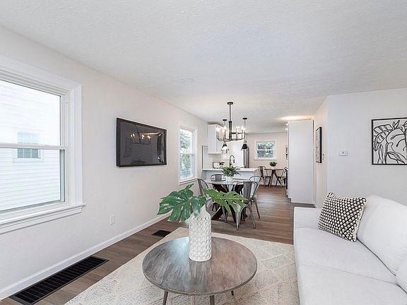 4th image of 6714 Evanston Ave