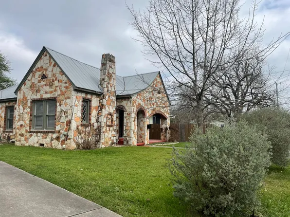 616 E Mountain St, Seguin, TX 78155