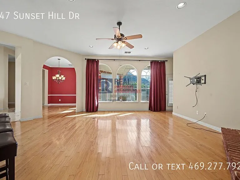 947 Sunset Hill Dr — Photo 6
