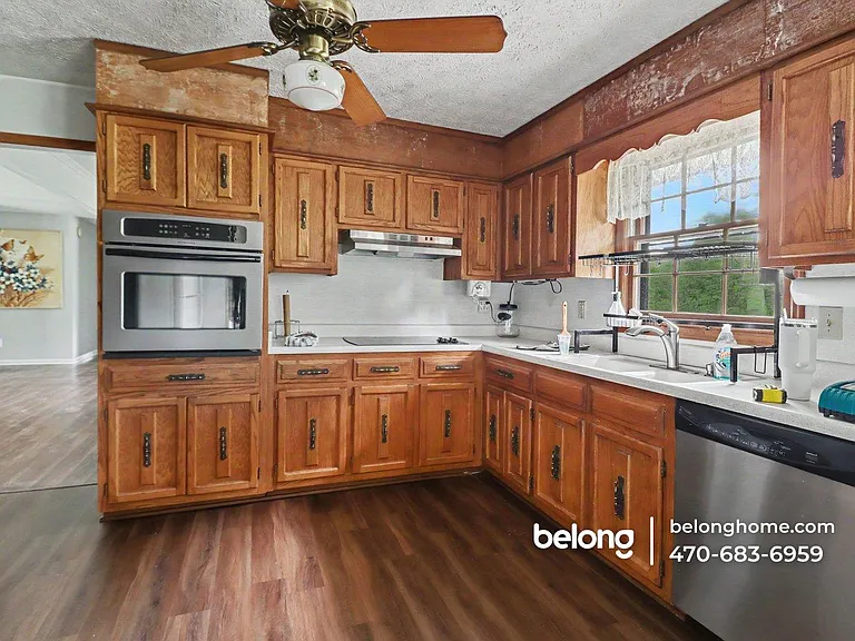 135 Marilyn Dr E — Photo 7