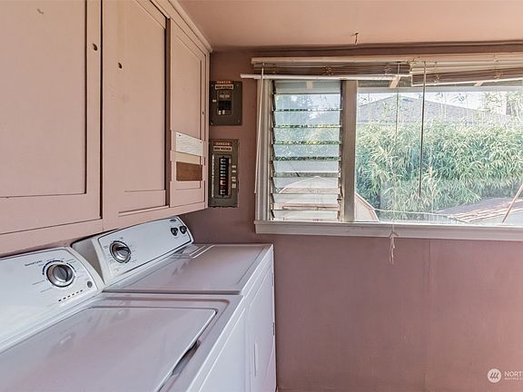 5th image of 132 Rockwell Avenue