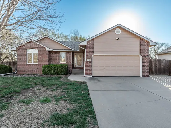 114 N Sunset Ln, Towanda, KS 67144
