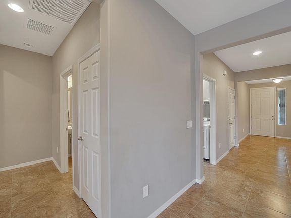 3rd image of 824 W Placita Chilpe