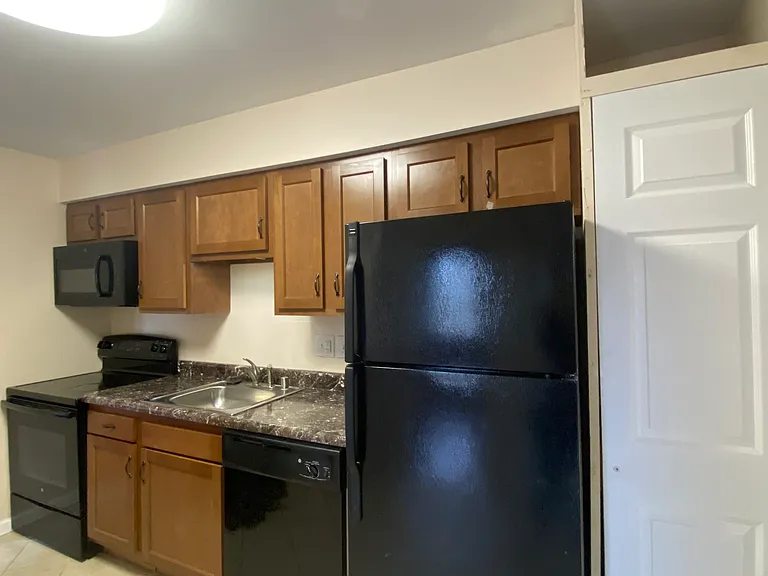 1413 Townley Dr #305 — Photo 4