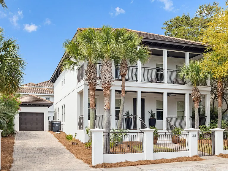 38 White Cliffs Blvd — Photo 1