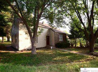 3014 Reynolds St, Omaha, NE 68112