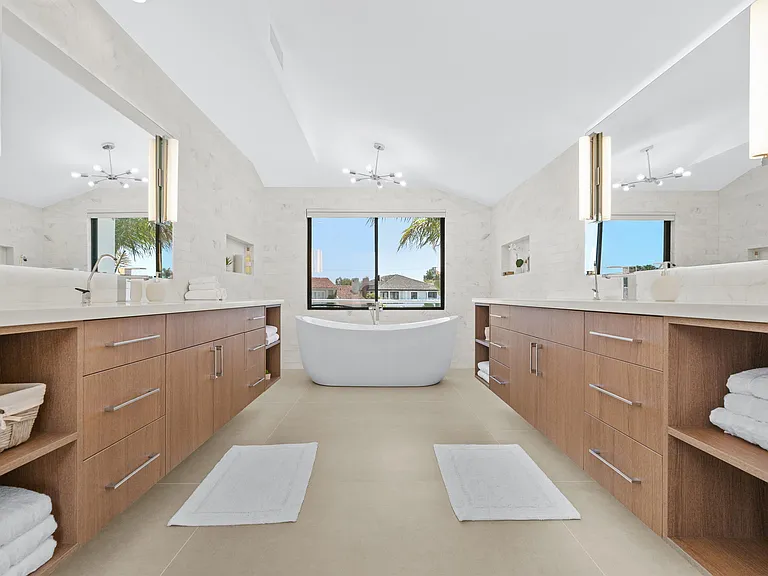 715 Bayside Dr — Photo 29