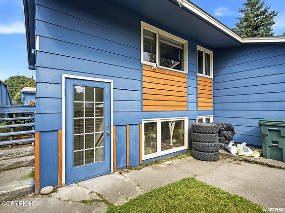 5th image of 2615 W 33rd Ave