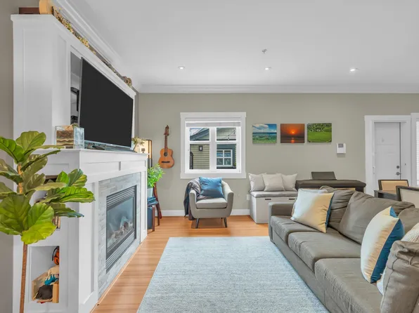 723 E 12th Ave, Vancouver, BC V5T 2J1