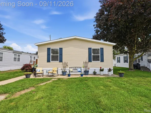 30 Carmell St, Belleville, MI 48111