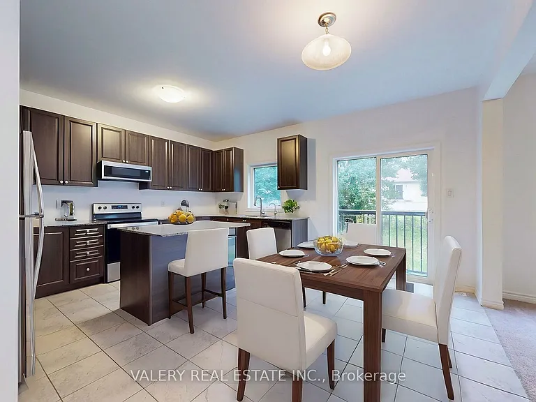 223 Ridley Cres — Photo 3
