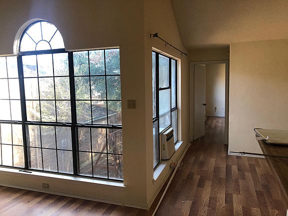 4th image of 1812 Alameda Dr